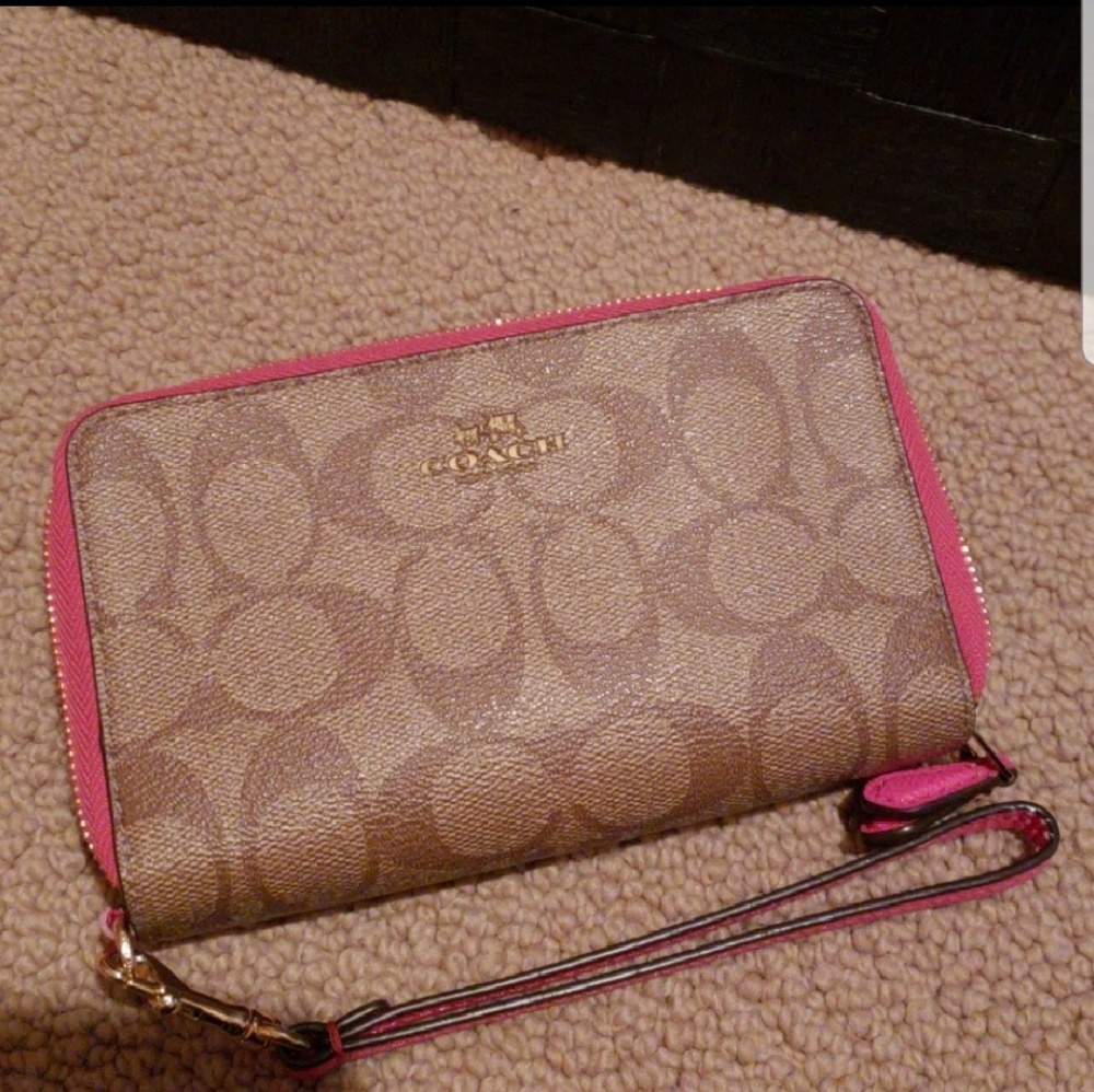 SOLD-----COACH Wristlet/Wallet